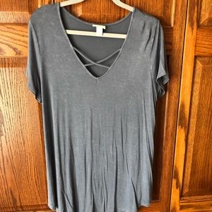 Gray crisscross tee